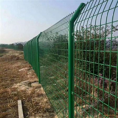 养殖用围栏网 格拉瑞斯 折弯护栏网 郑州厂家