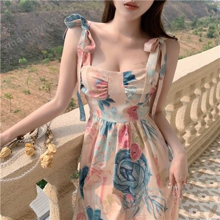 超仙海南三亚海边度假旅游拍照吊带裙法式复古油画印花气质连衣裙