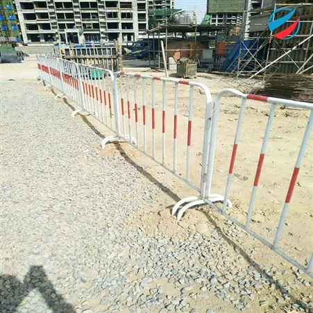 天津市政铁马护栏 尊迈临时铁马围栏 临时隔离公路护栏隔离栏厂家