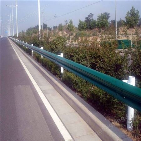 高速公路波形护栏 钢板围栏 二级公路喷塑栏杆乡村道路栏